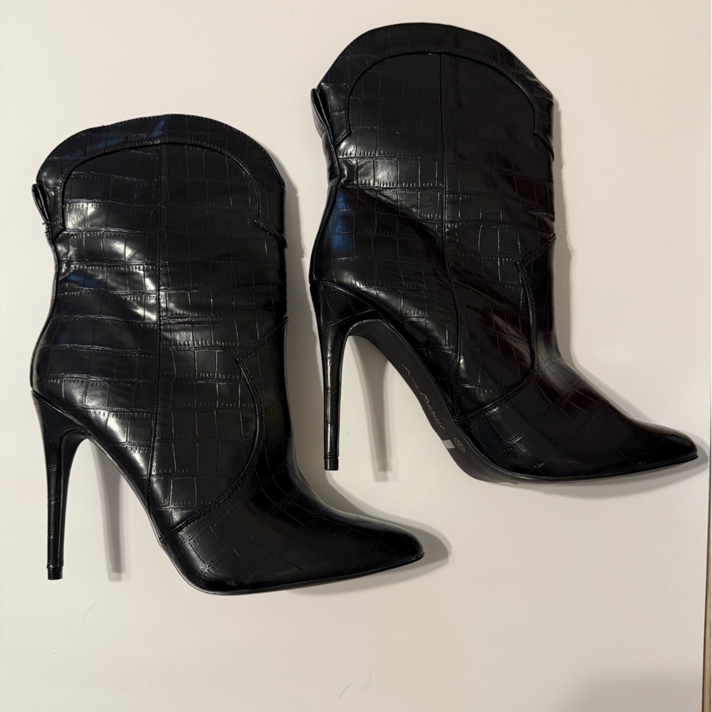 Elegant Black Stiletto Boots